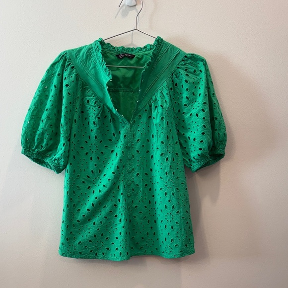 Green Eyelet Puff Sleeve Top Sz M - Picture 3 of 6